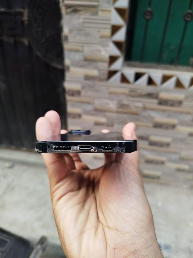 Apple iPhone 13 2