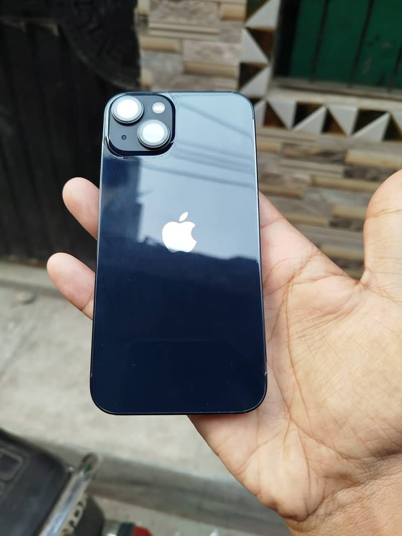 Apple iPhone 13 4