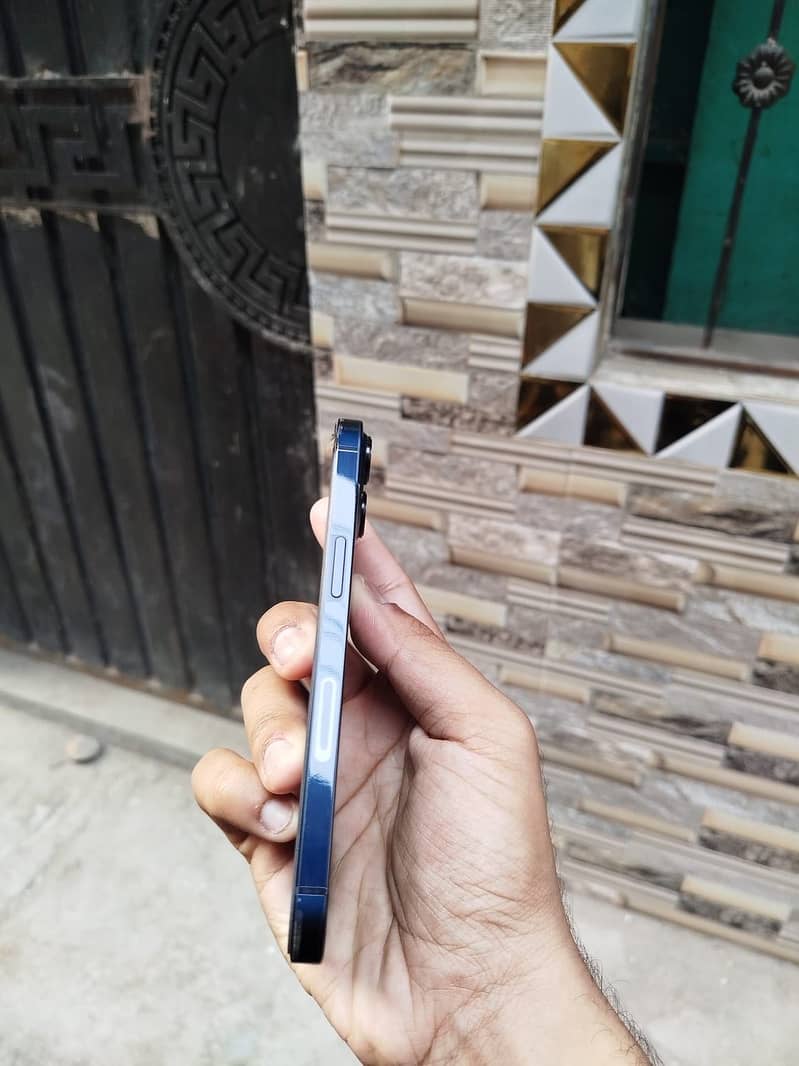 Apple iPhone 13 5