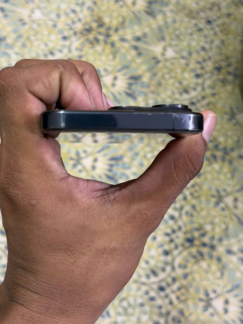 Apple iPhone 15 Pro 0
