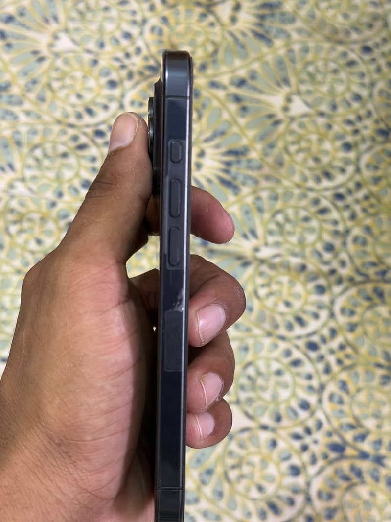 Apple iPhone 15 Pro 2