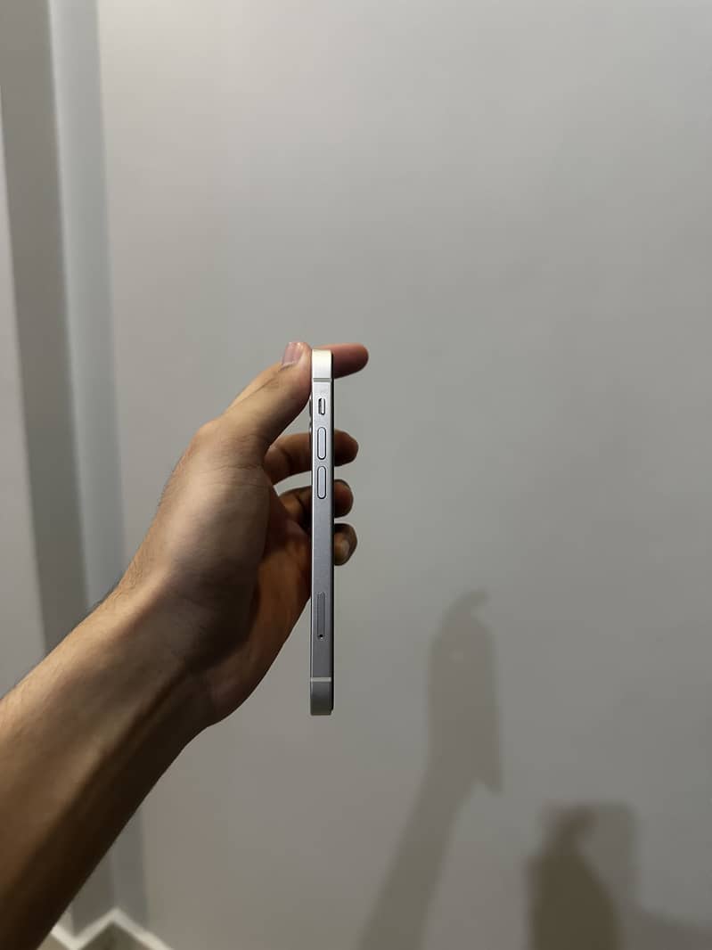 Apple iPhone 12 mini 0