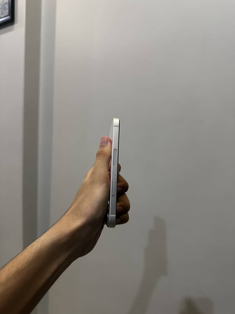 Apple iPhone 12 mini 6