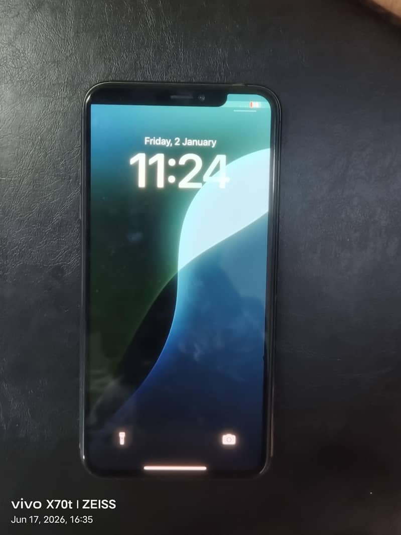 Apple iPhone XS Max 3