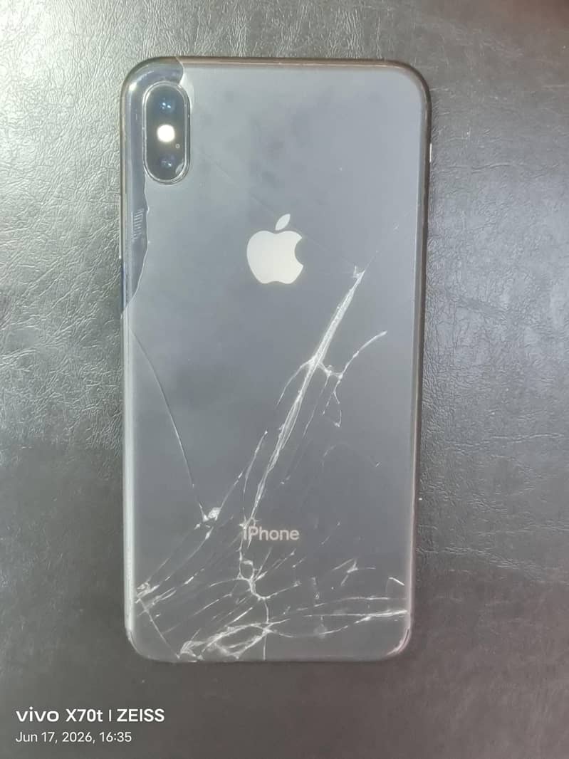Apple iPhone XS Max 4