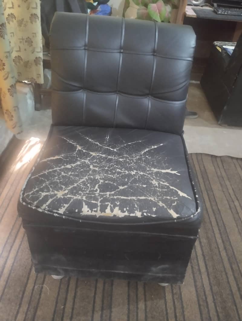 4 single sofas 1