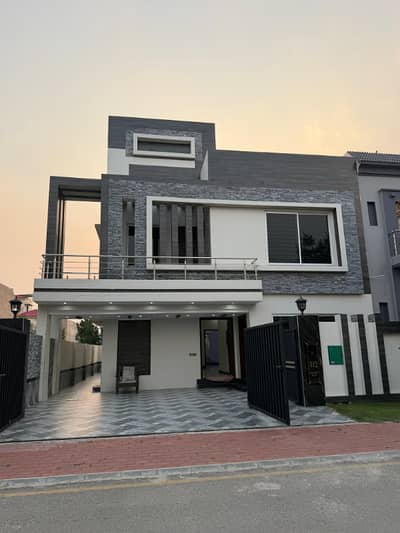 10 Marla Luxury House For Sale In Bahria Orchard Phase 1 Northern Block