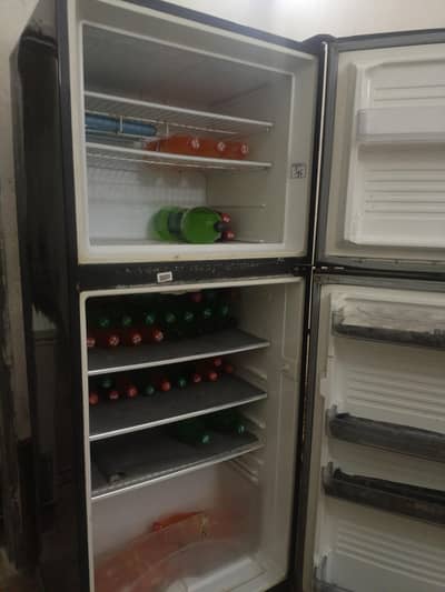 dawlance fridge larg size