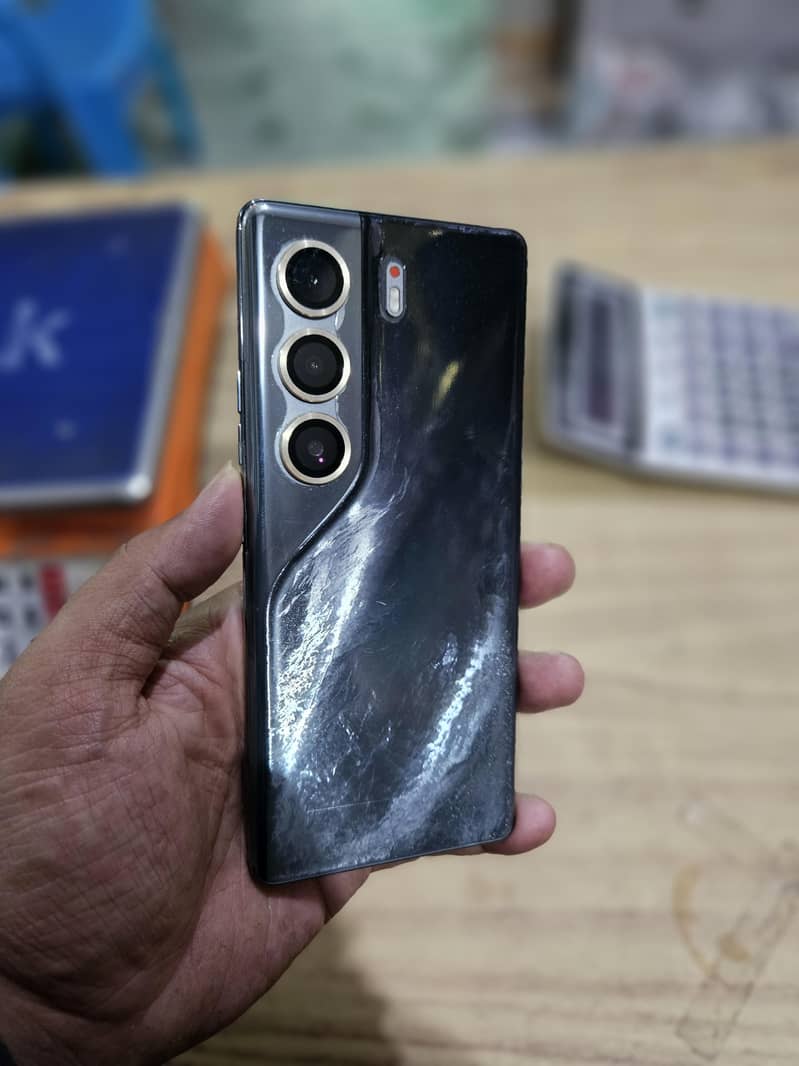 Tecno CAMON 40 Pro 0