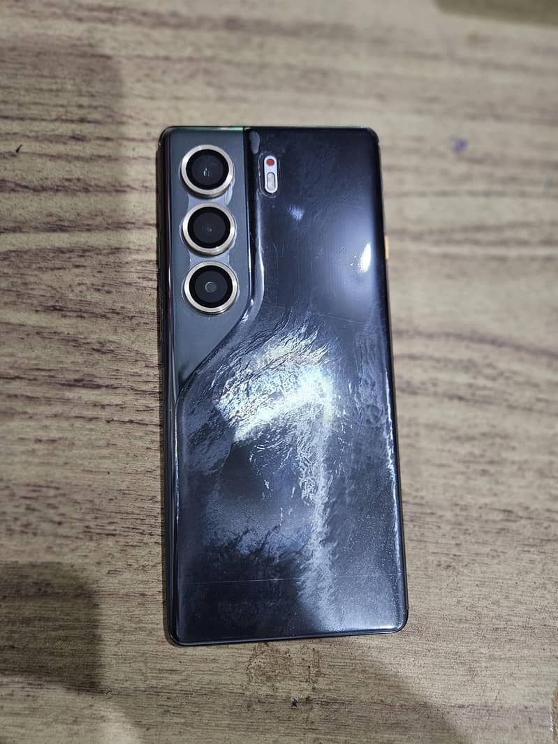 Tecno CAMON 40 Pro 3