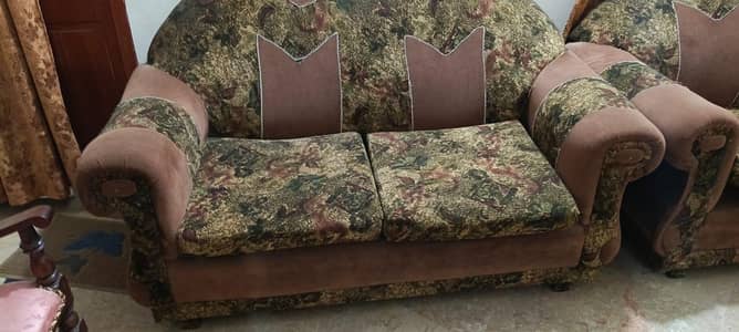 3.2. 1.6 siter sofa bilkul ok Hy 10 by 9 no damage no repair