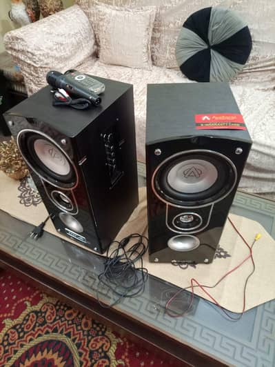 Audionic speakers with mic   remote  warranty used only for ten days