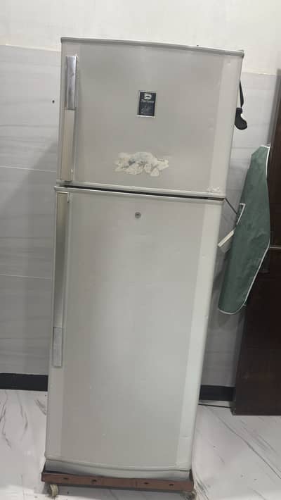 dawlance large fridge working 10/10