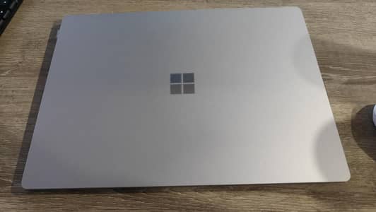 Microsoft Surface i7 Gen 11 10/10 Just like new