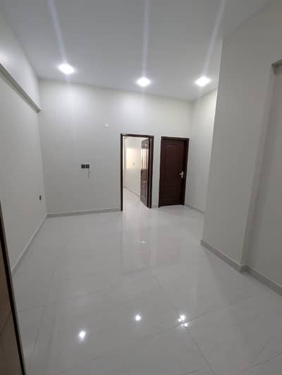 3 BEDROOMS LOUNGE WITH PRIVATE ROOF WITH A LIFT IN A BUILDING AVAILBALE FOR SALE