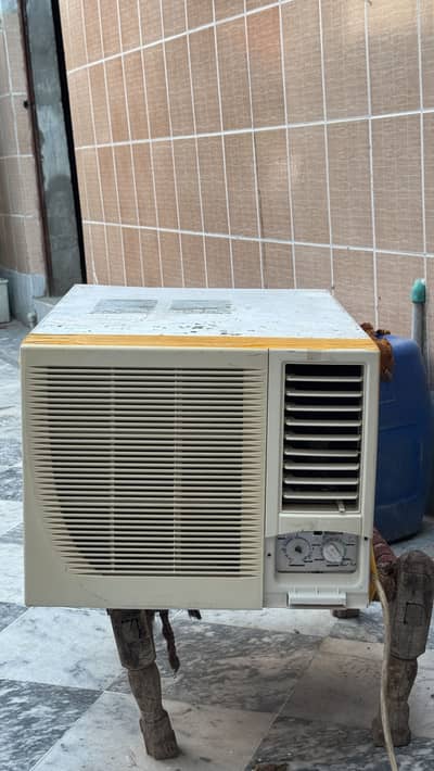 window AC . 75 ton