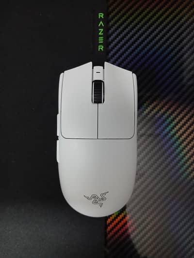 razer viper v3 pro and razer mouse pad