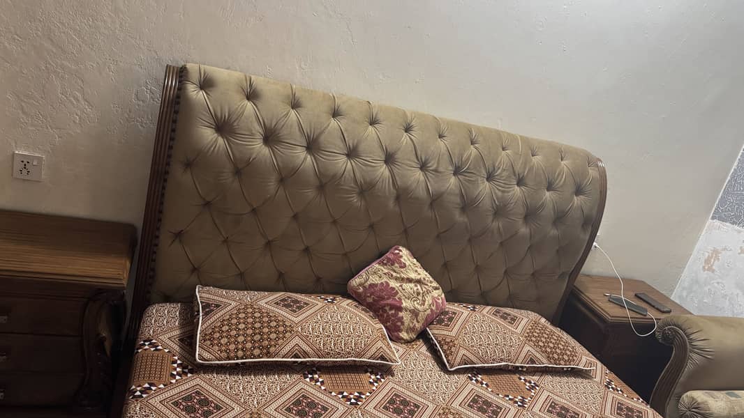 King size bed 3