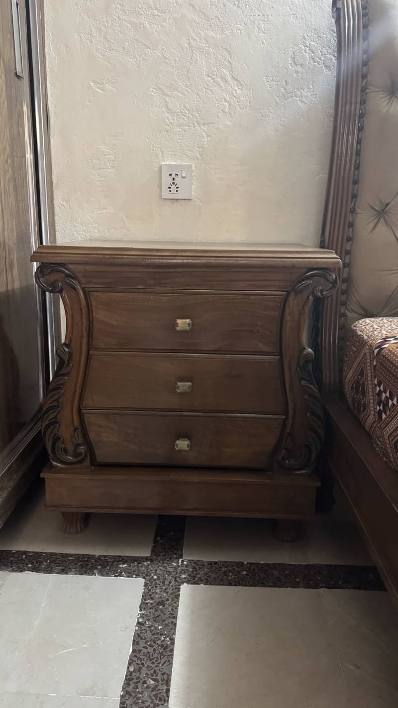King size bed 6