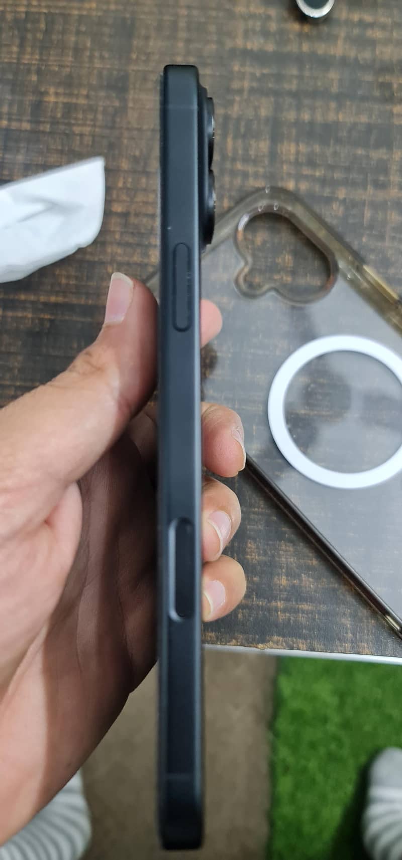 Apple iPhone 16 Plus 1