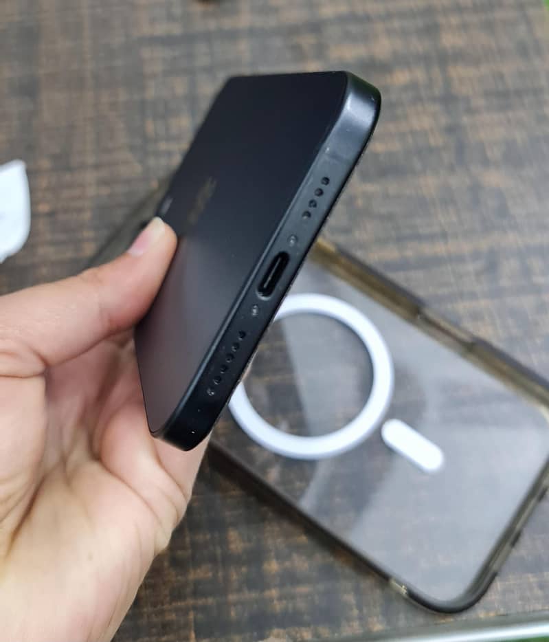 Apple iPhone 16 Plus 4