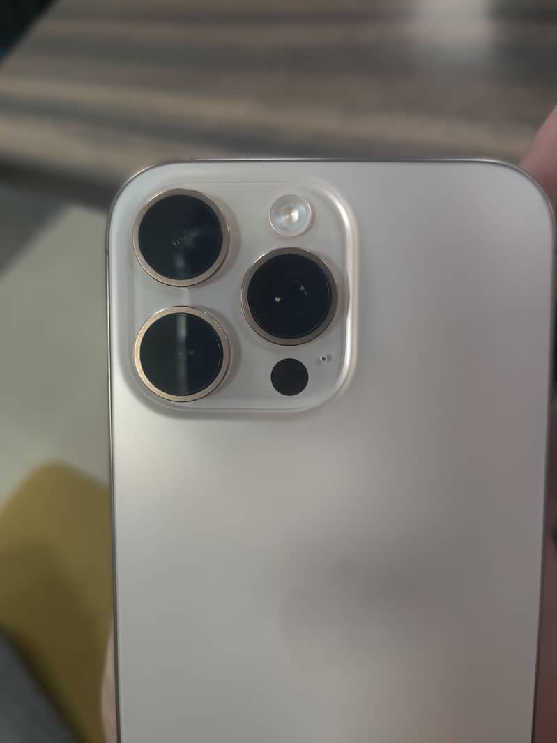 IPhone 16 Pro Max 0