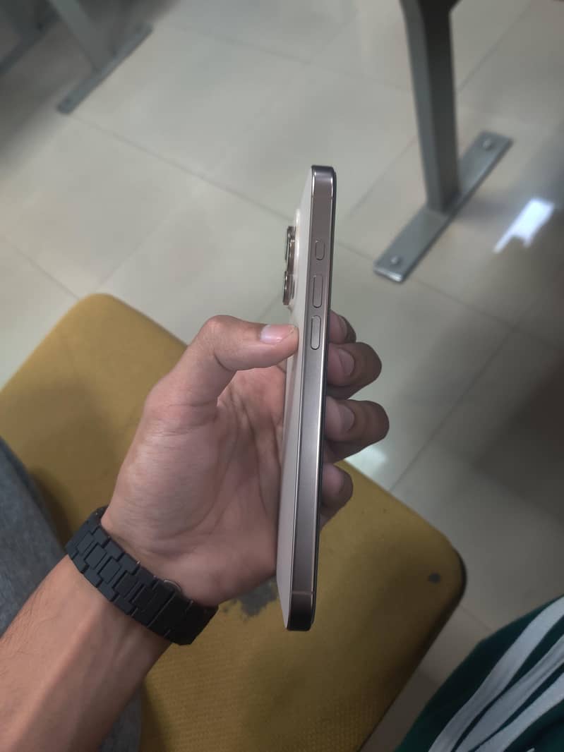 IPhone 16 Pro Max 3