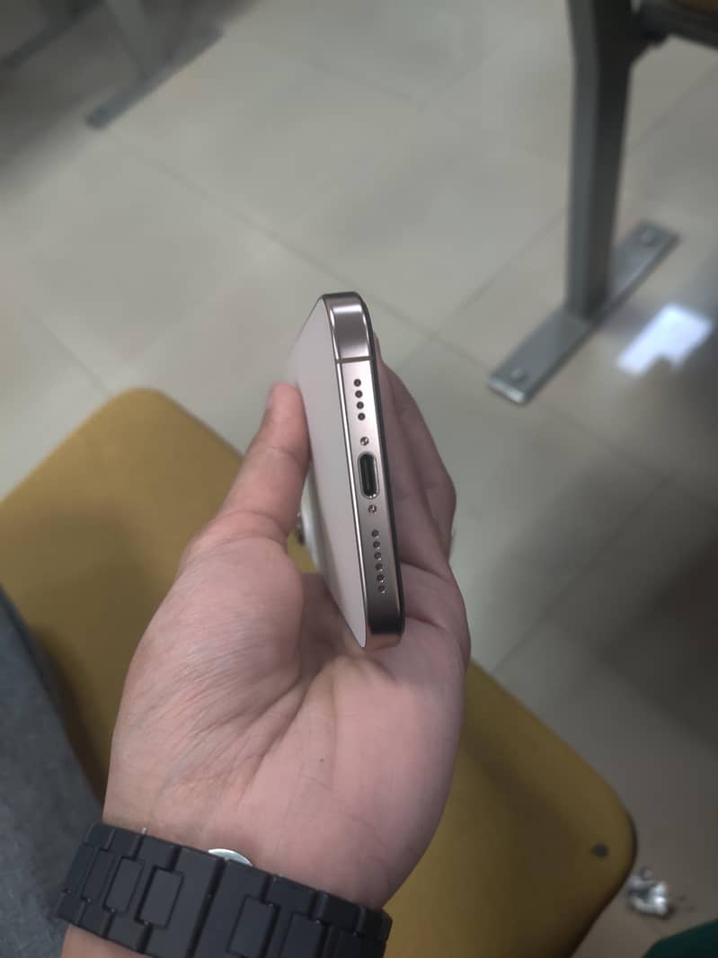 IPhone 16 Pro Max 4