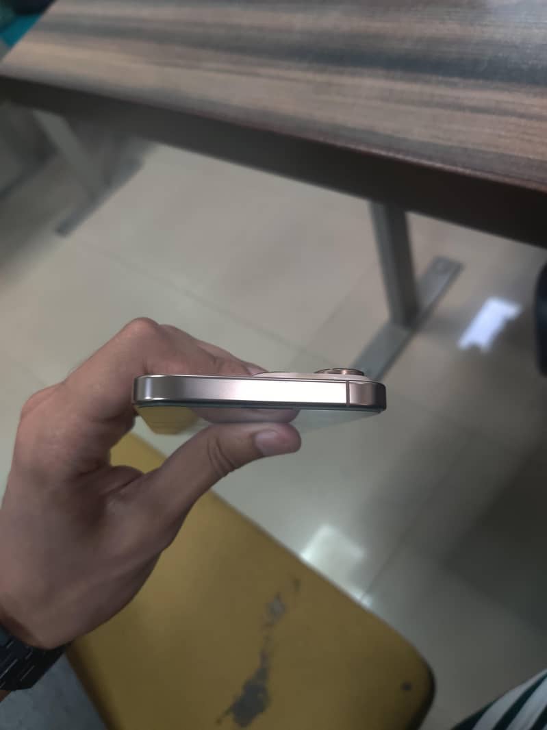 IPhone 16 Pro Max 5