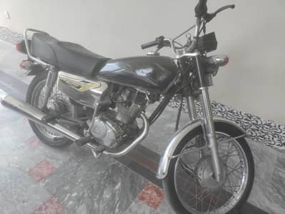 125 for sale good condition biometric available