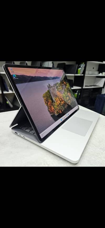 Microsoft Surface Laptop Studio i7 11th, 32/1TB, GTX 3050 4GB.