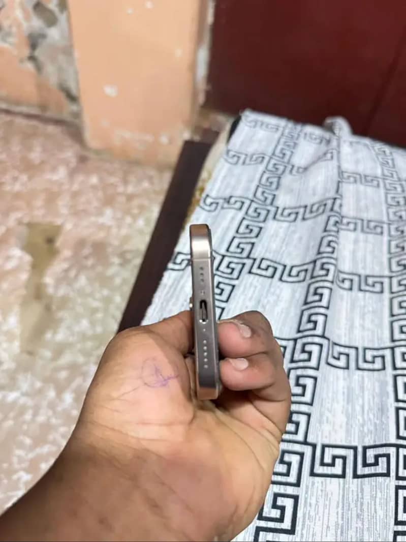 Iphone 16 Pro Max. 3