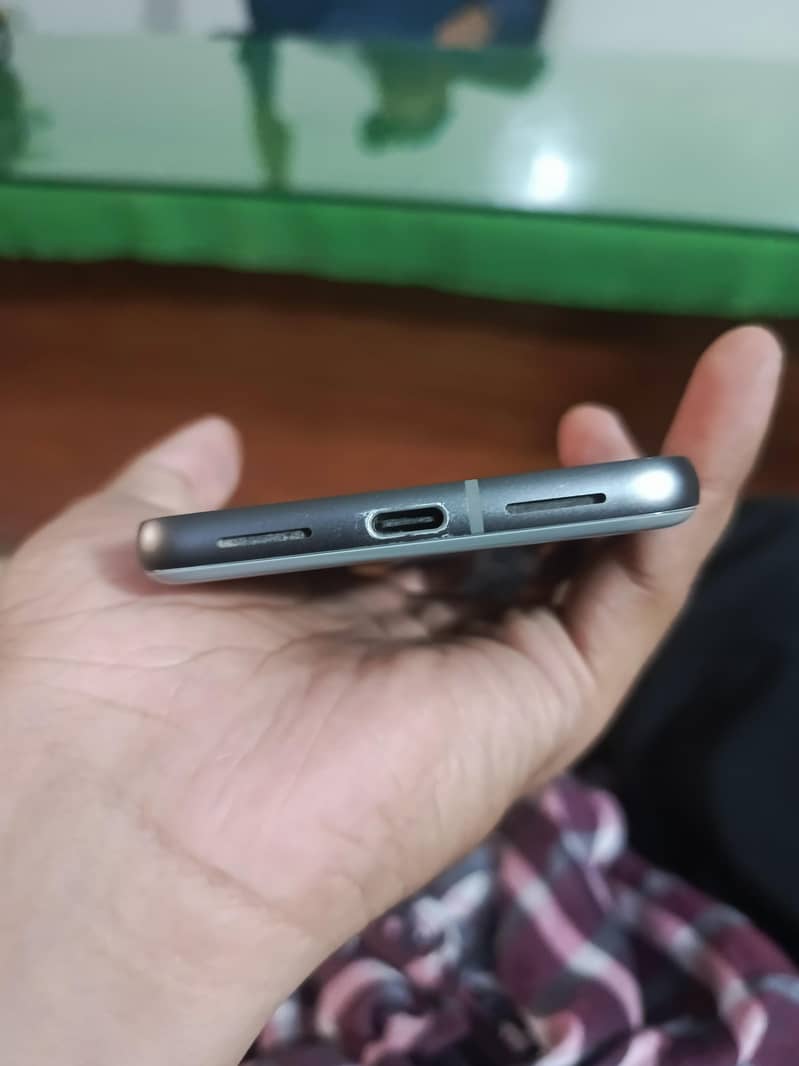 Google Pixel 8 4