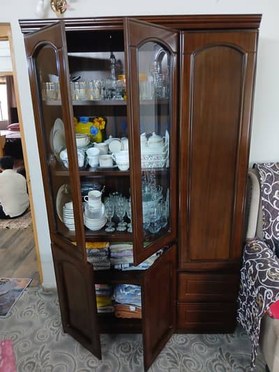 Showcase with cabinet