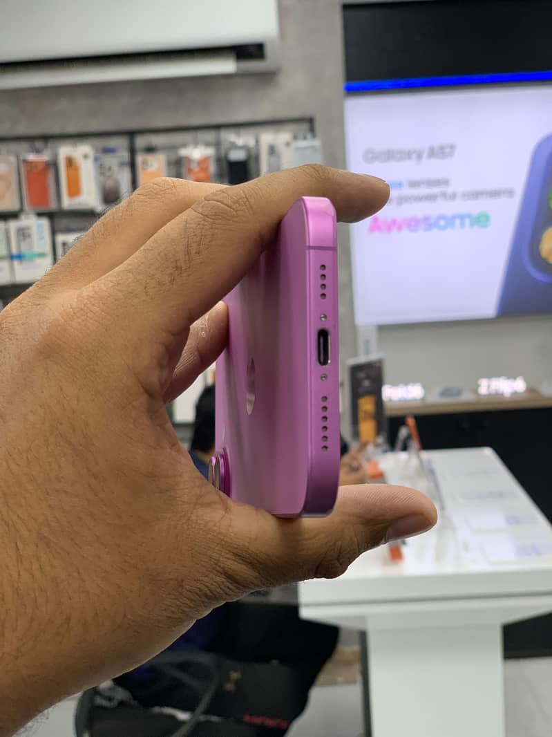 Apple iPhone 16 Plus 3