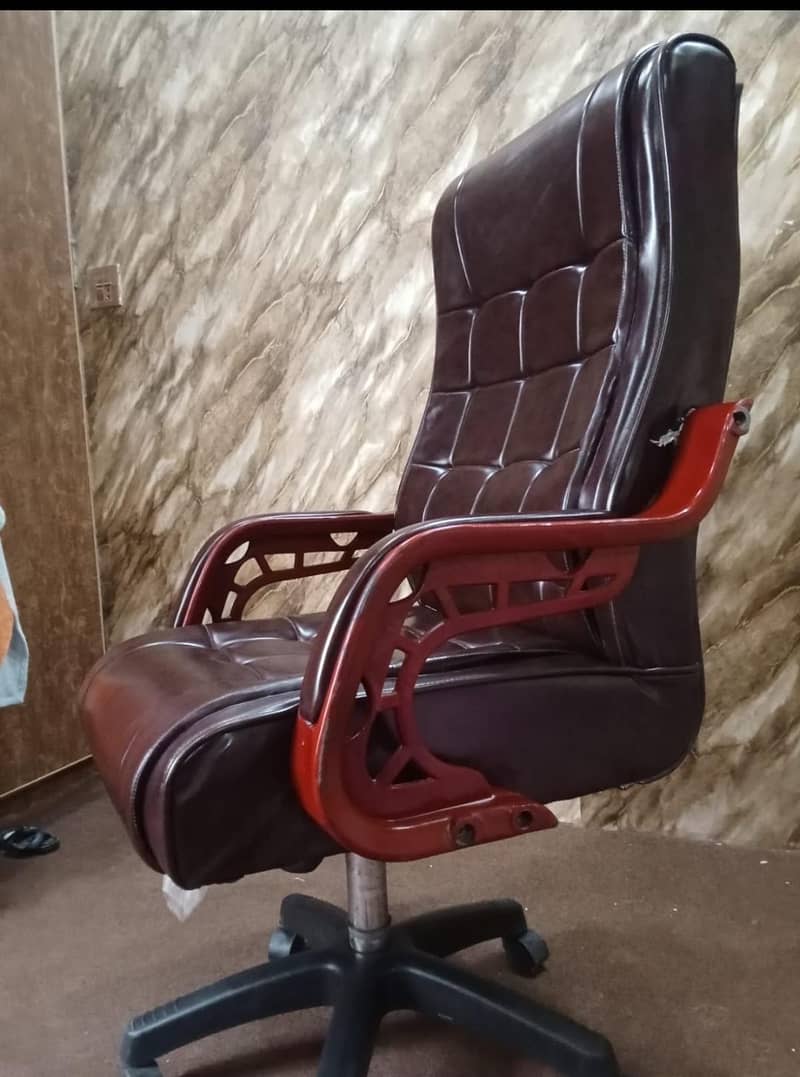 Executive Chair 2