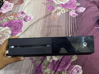 Xbox One 500 gb with original controller