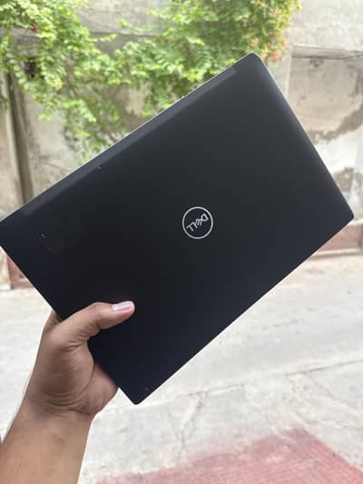 Dell latitude 7390(i5-8th) 8gb /256 gb slim and smat new laptop