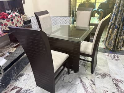 Aoa 4 table and dining table very good condition like as a new.