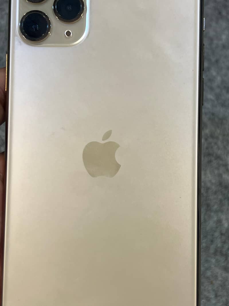 Apple iPhone 11 Pro Max 2