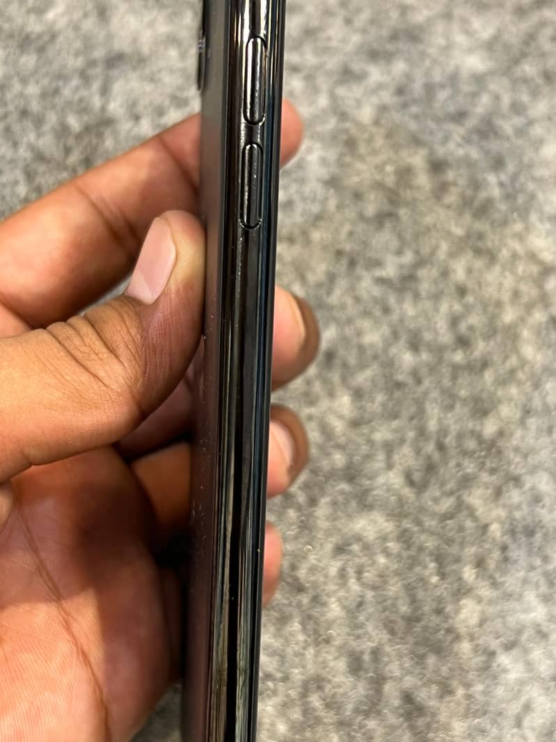 Apple iPhone 11 Pro Max 7