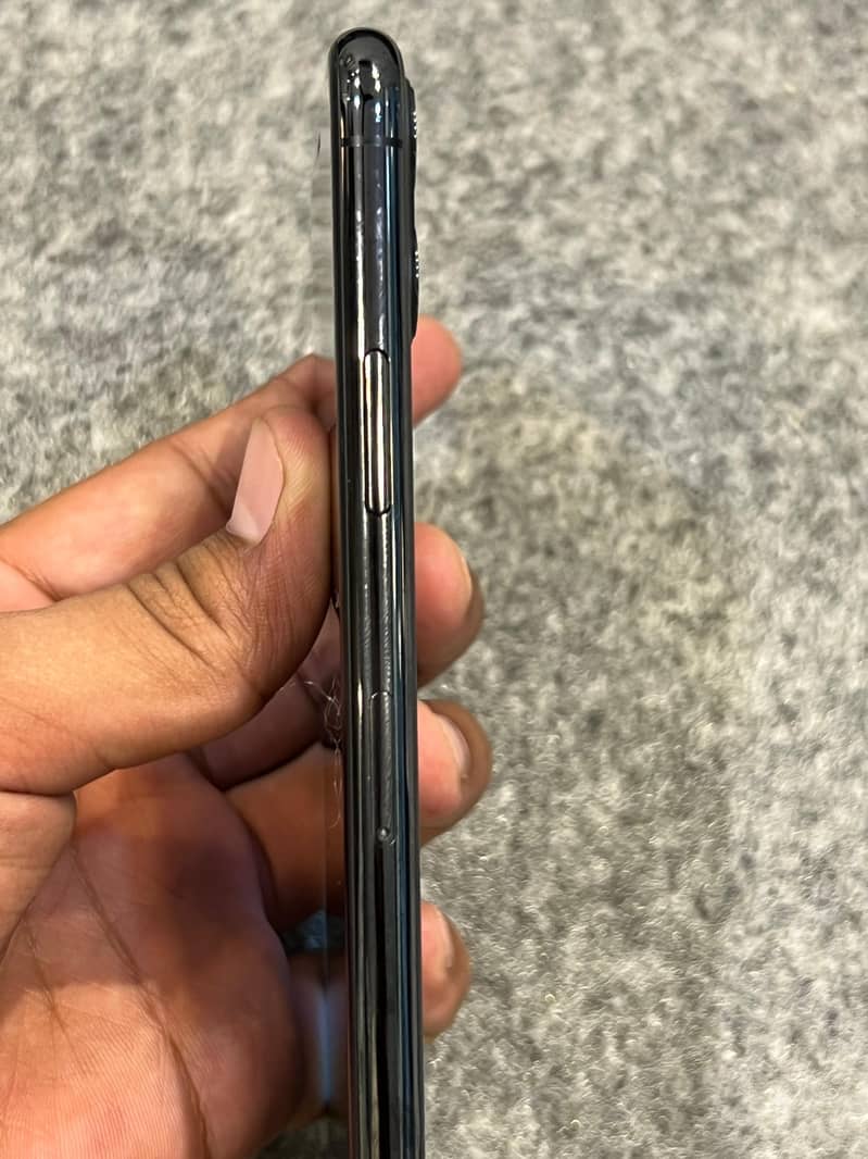 Apple iPhone 11 Pro Max 8