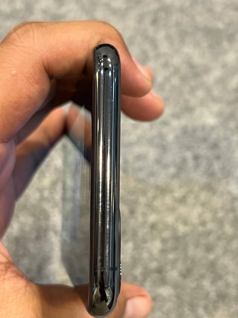 Apple iPhone 11 Pro Max 9