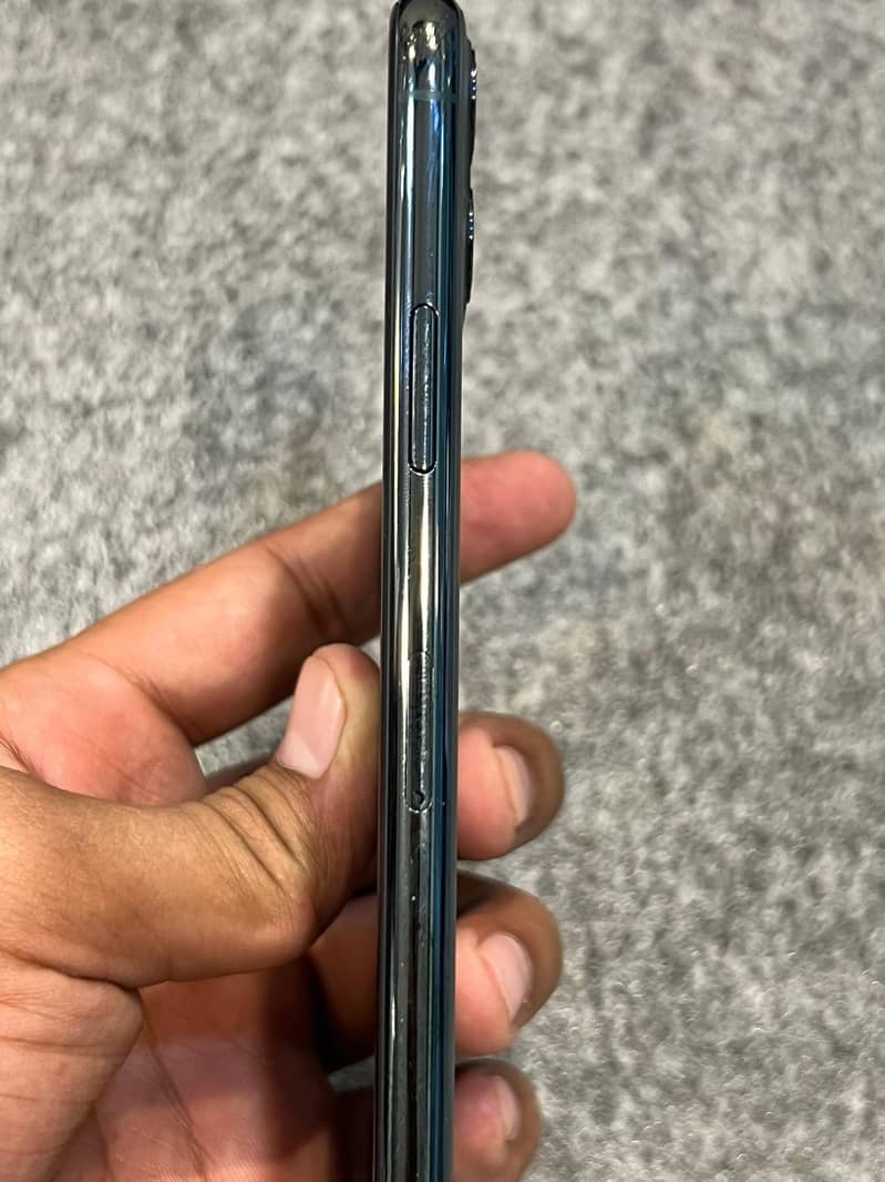Apple iPhone 11 Pro Max 10