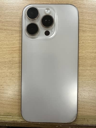 Apple iPhone 16 Pro jv