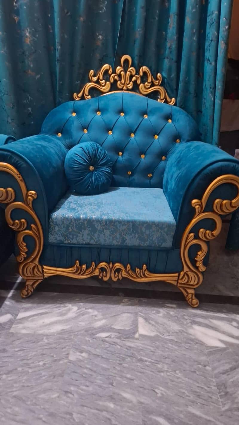 crown sofa 0