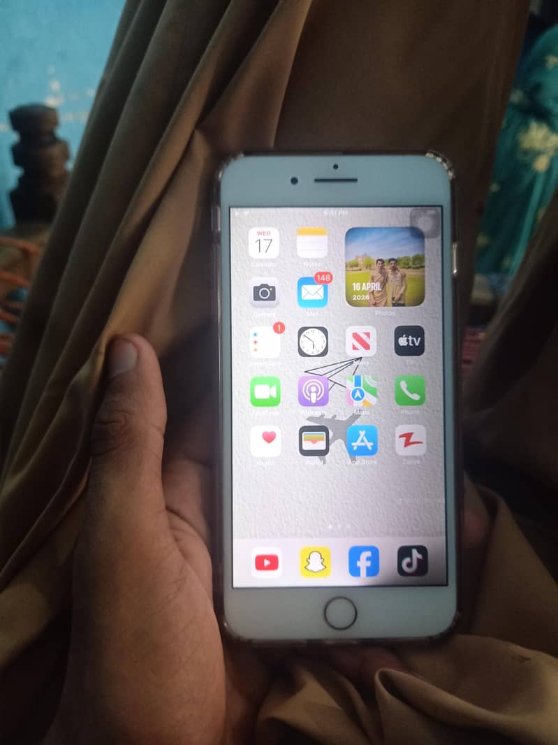 Apple iPhone 7 Plus 2