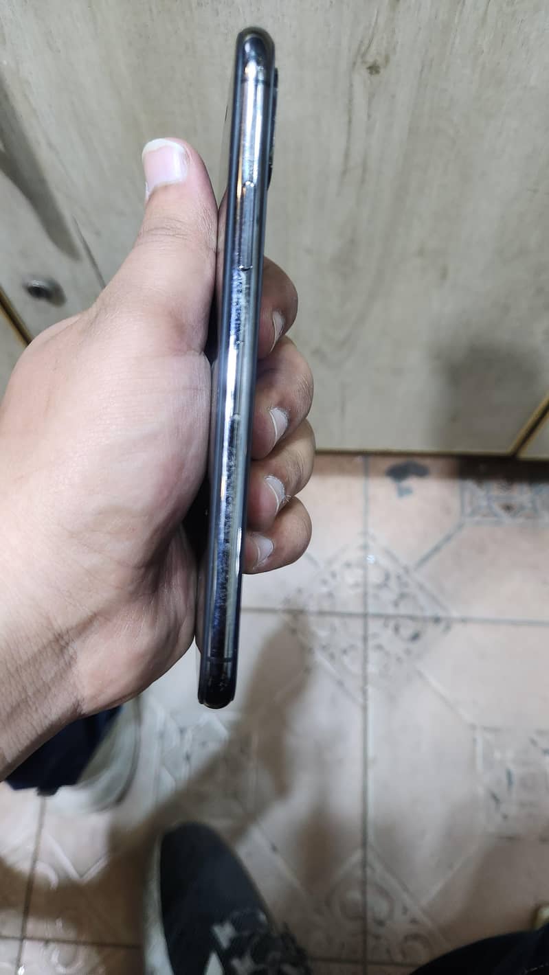 Apple iPhone X 4
