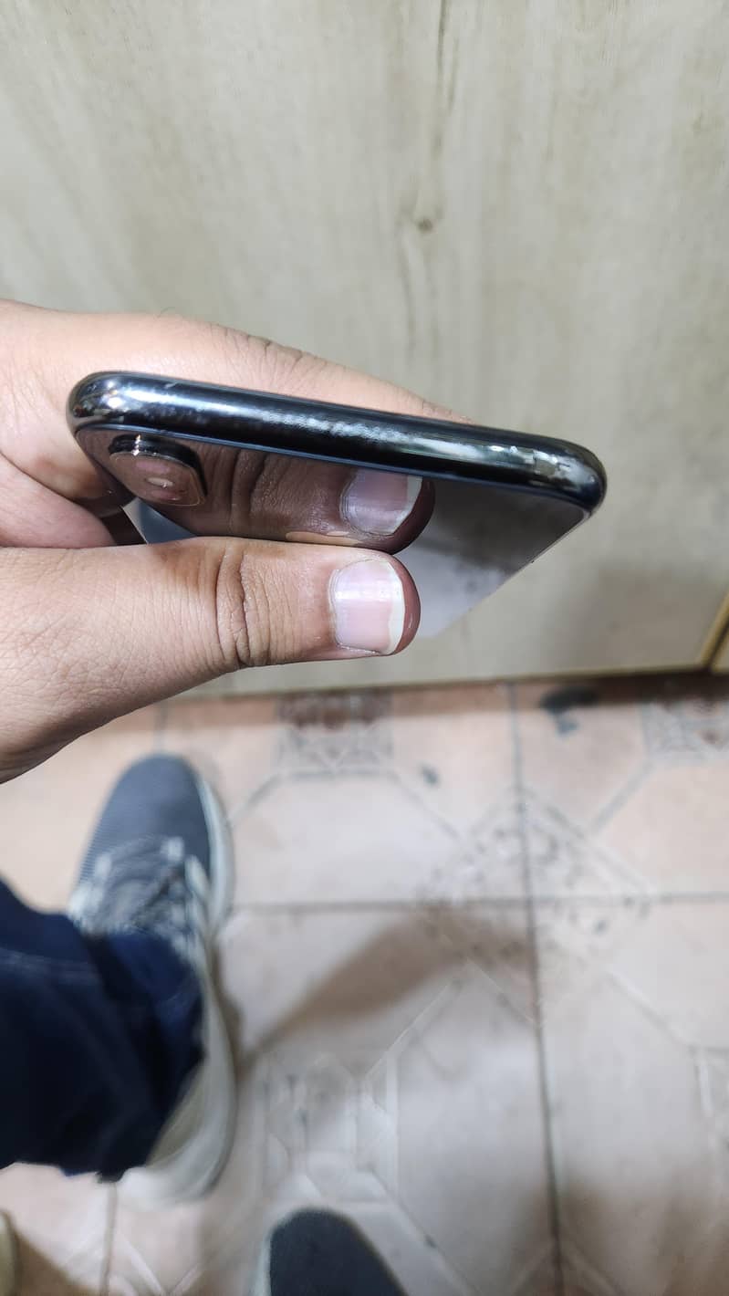 Apple iPhone X 5