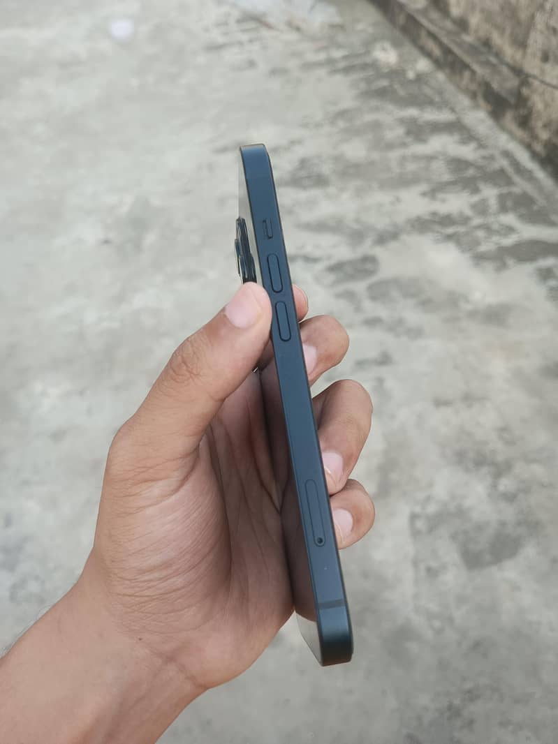 Apple iPhone 13 2